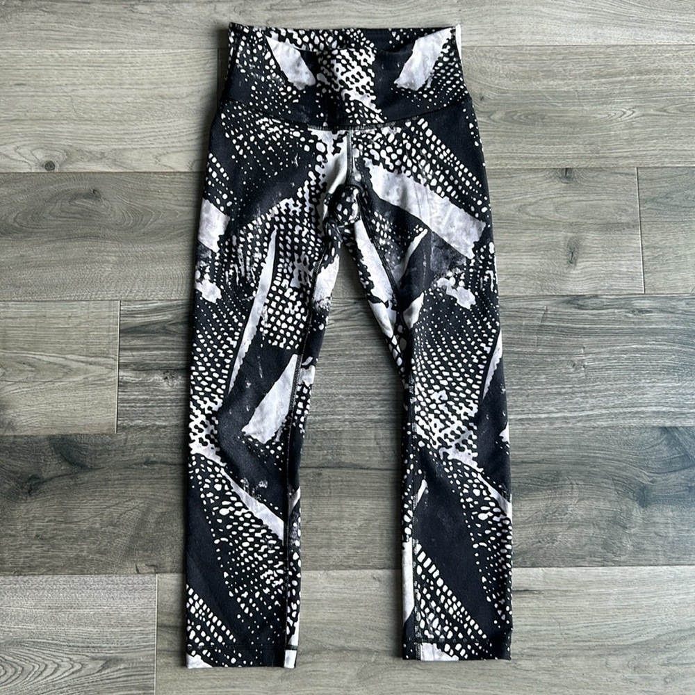 Lululemon Wunder Under Cropped Legging